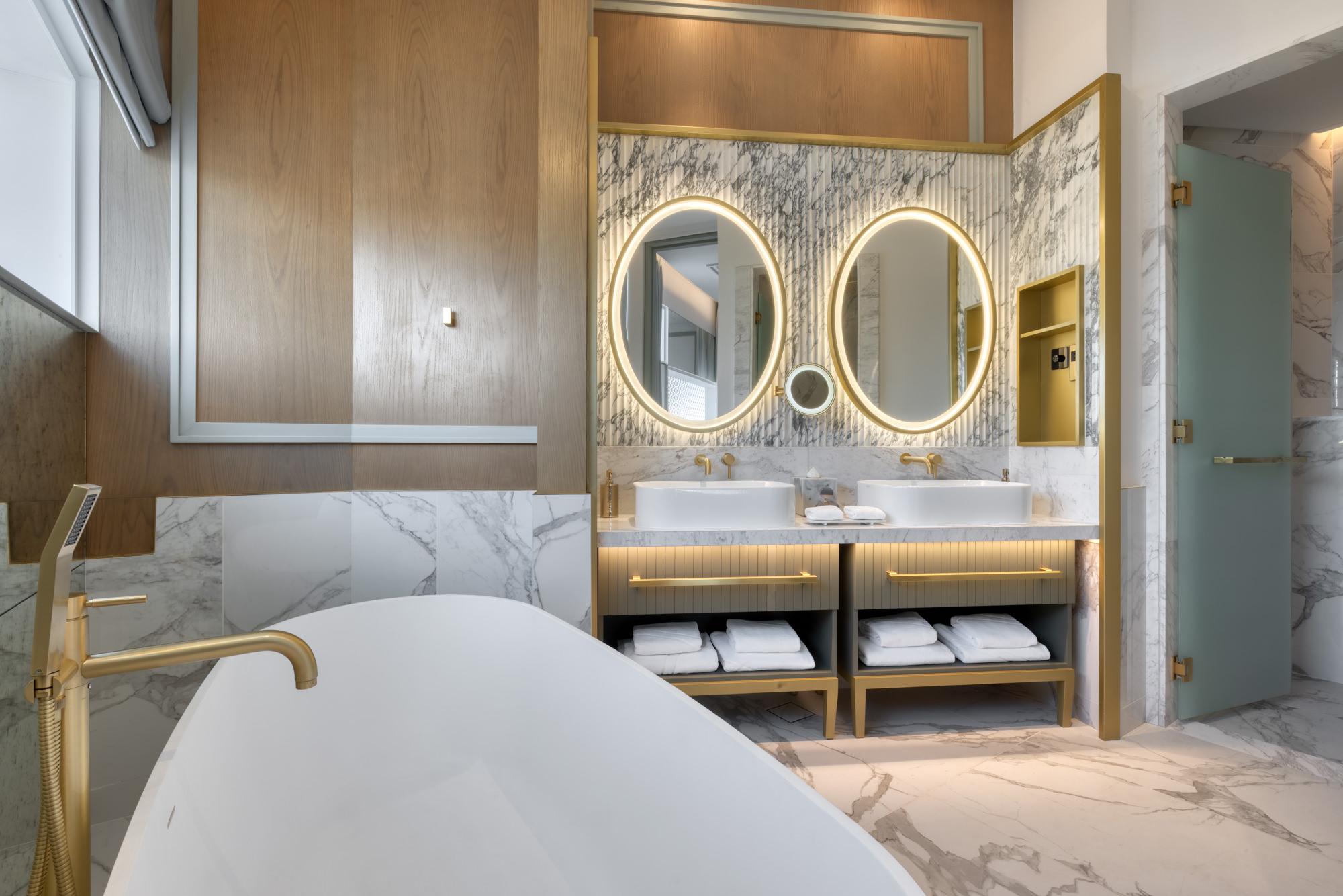 luxury corner suite bathroom atheel kafd hotel