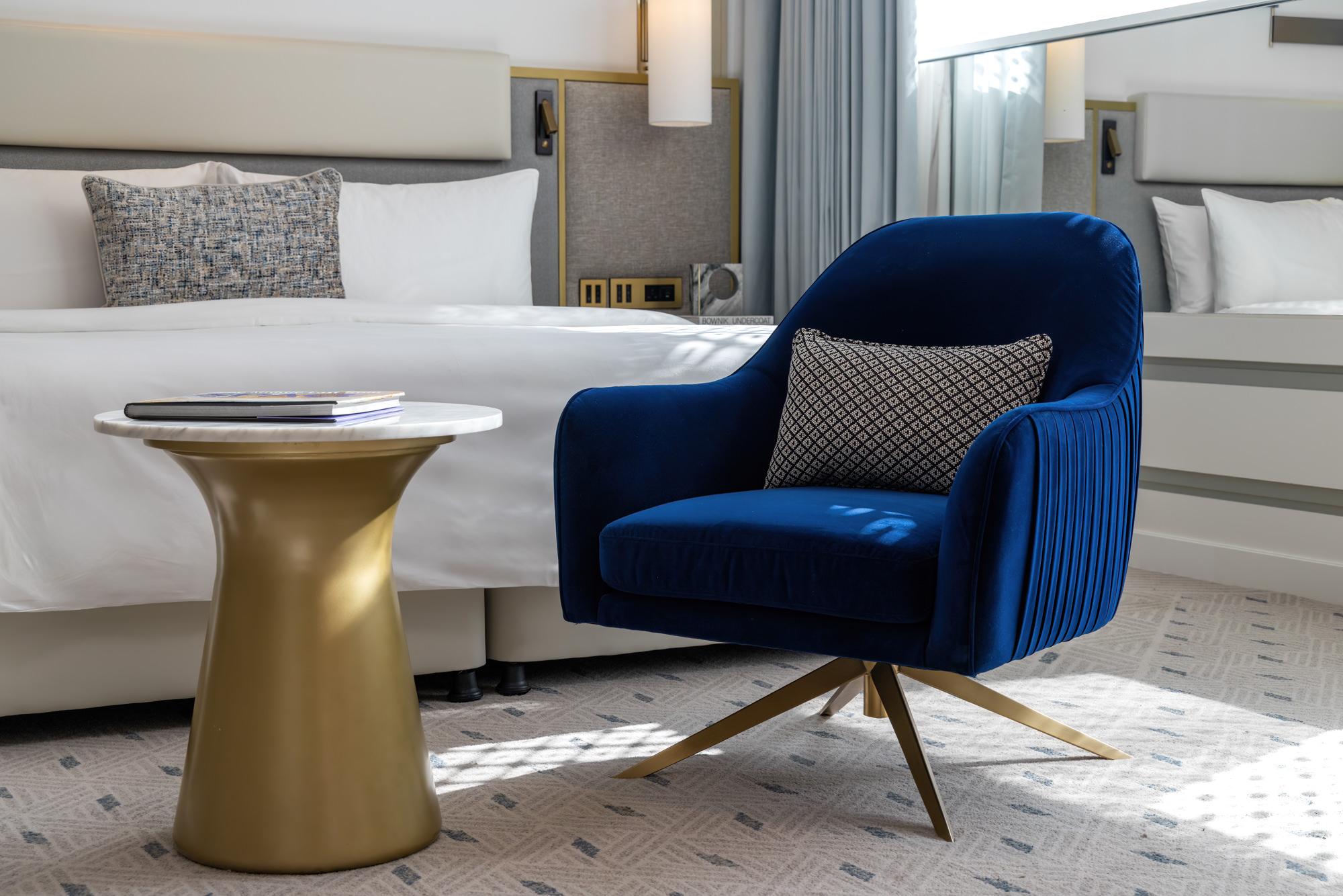 luxury executive suite room king  bed chair atheel kafd hotel